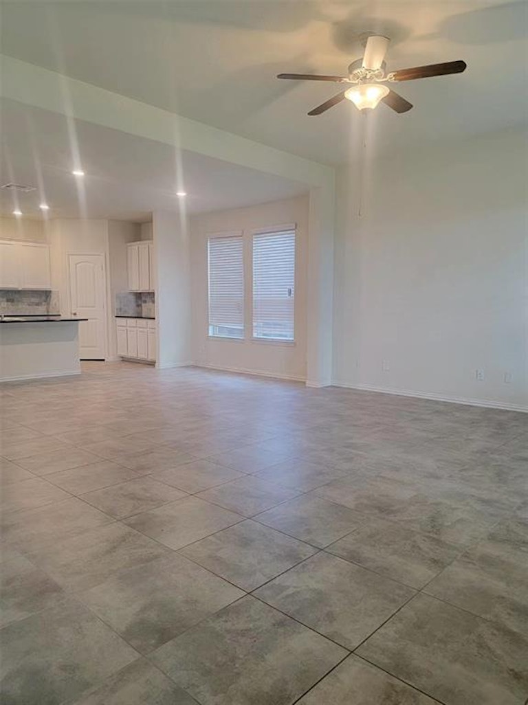 Photo 11 of 34 - 3530 Lark Ascending Ln, Richmond, TX 77406