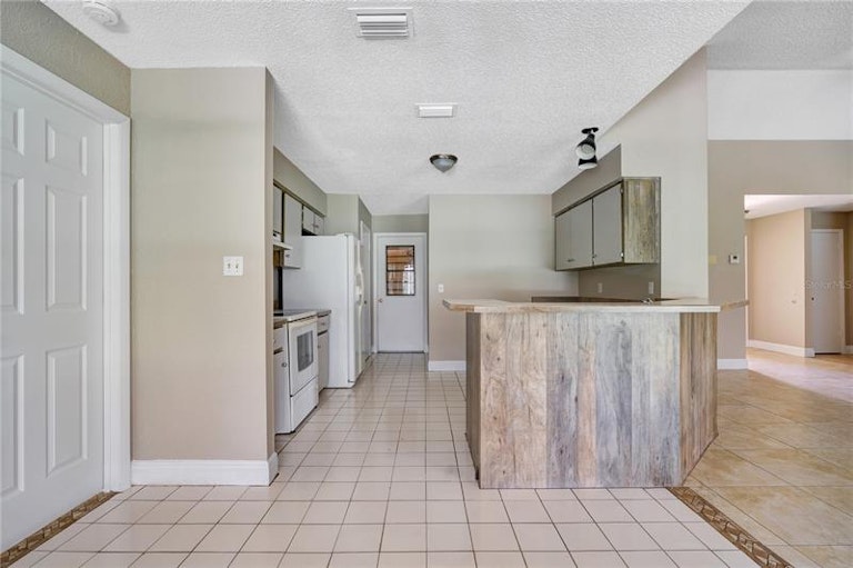 Photo 7 of 33 - 9425 Cannon Dr, Orlando, FL 32817