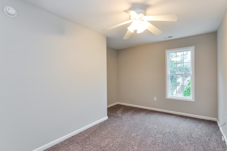 Photo 13 of 25 - 3003 White Cloud Cir, Apex, NC 27502