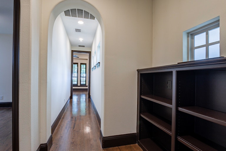Photo 15 of 28 - 723 Brookstone Dr, Irving, TX 75039