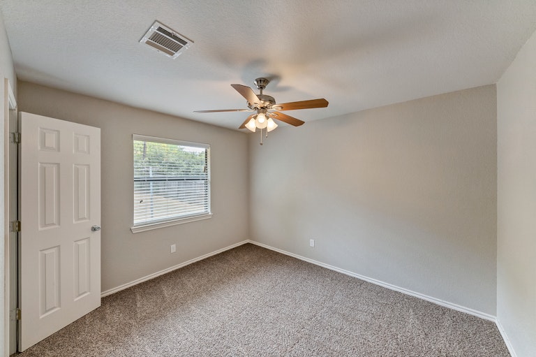 Photo 15 of 20 - 7374 Beckwood Dr, Fort Worth, TX 76112