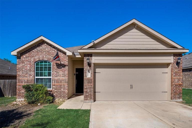 Photo 1 of 27 - 1112 Bluffview Dr, Hutchins, TX 75141