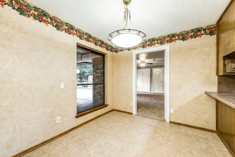 Photo 9 of 26 - 4116 Chestnut St, Fort Worth, TX 76137