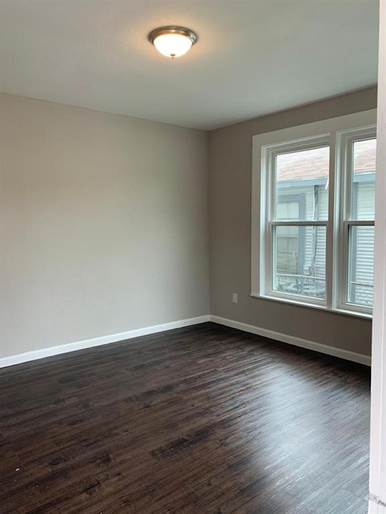 Photo 5 of 17 - 211 E Sterling St #4, Baytown, TX 77520
