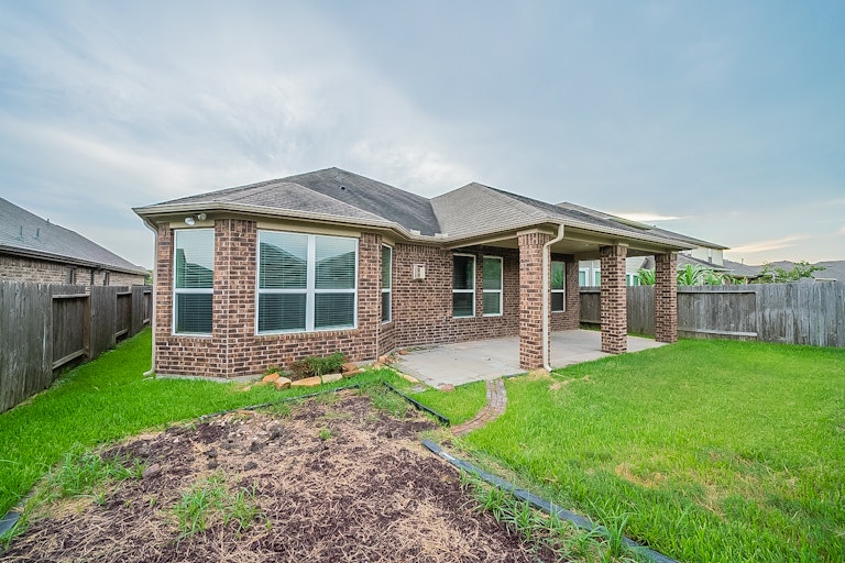 Photo 34 of 35 - 18226 Russett Green Dr, Tomball, TX 77377