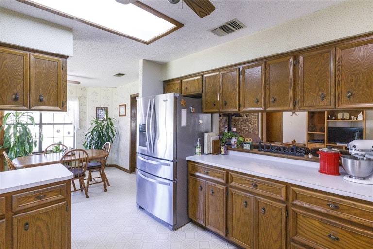 Photo 14 of 40 - 13905 Klaus Ln, Elgin, TX 78621