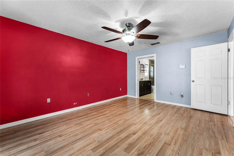 Photo 15 of 31 - 1660 Boulder Creek Ct, Apopka, FL 32712