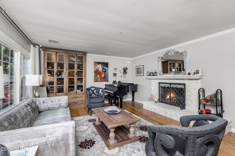 Photo 17 of 60 - 4641 Caritina Dr, Tarzana, CA 91356
