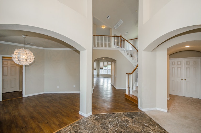 Photo 13 of 43 - 9714 Pinehurst Dr, Rowlett, TX 75089
