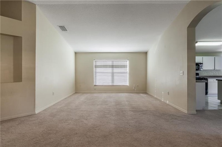 Photo 5 of 21 - 9919 Stockbridge Dr, Tampa, FL 33626