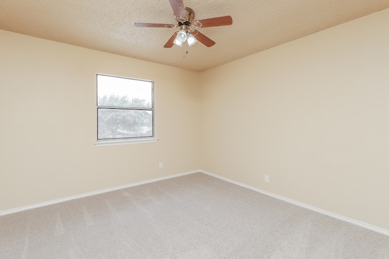Photo 22 of 27 - 4707 Pebble Gln, San Antonio, TX 78217