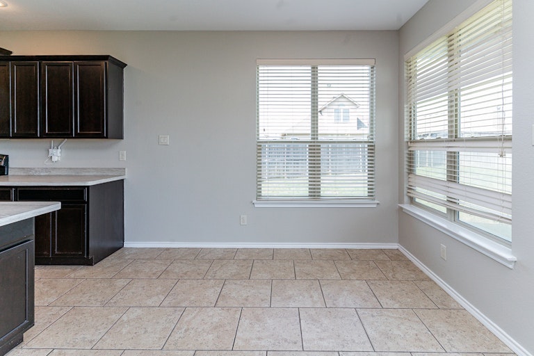 Photo 10 of 29 - 11112 Dunlavin Ct, Haslet, TX 76052