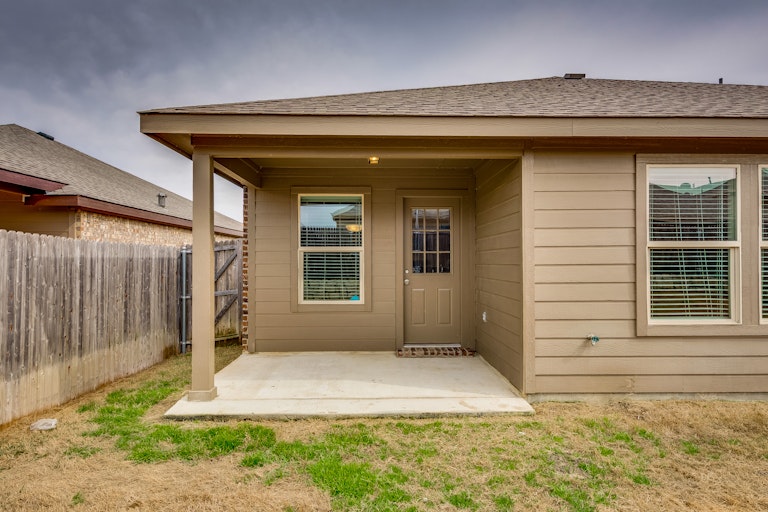 Photo 21 of 21 - 2108 Meadow View Dr, Princeton, TX 75407