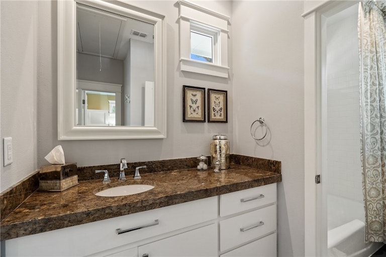 Photo 34 of 39 - 2901 Clearview Dr, Austin, TX 78703
