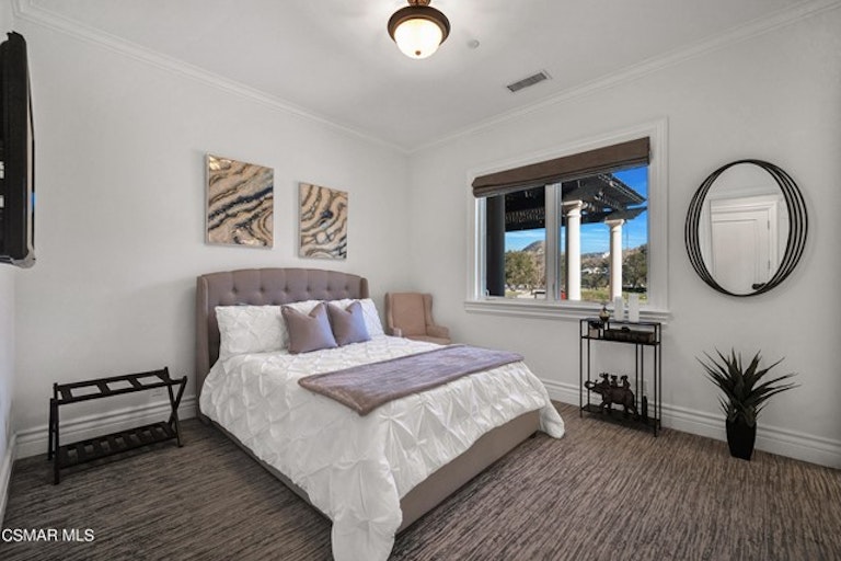 Photo 44 of 80 - 208 W Stafford Rd, Thousand Oaks, CA 91361