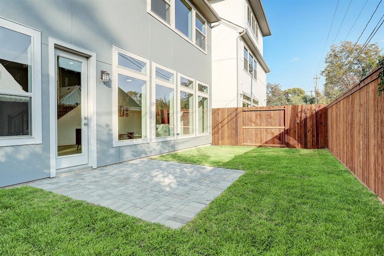 Photo 17 of 24 - 1729 Leilani Dr, Houston, TX 77055