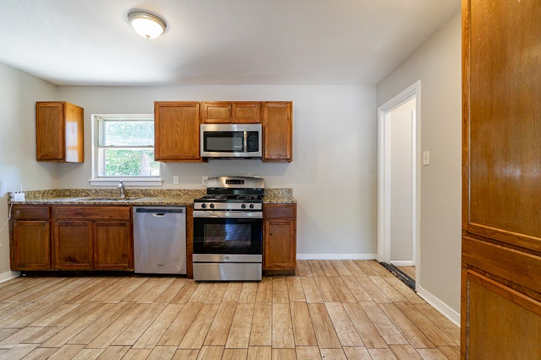 Photo 8 of 25 - 11740 Fernald Ave, Dallas, TX 75218
