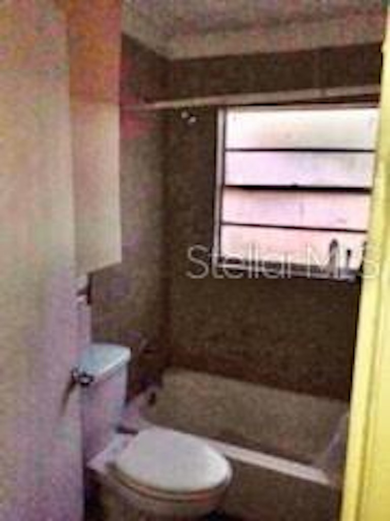 Photo 11 of 17 - 704 Lime Ave, Dundee, FL 33838