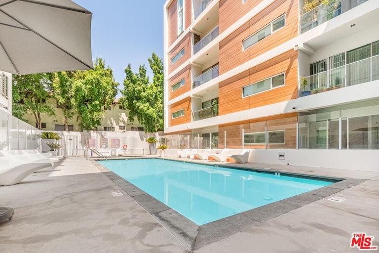Photo 13 of 19 - 6735 Yucca St #206, Los Angeles, CA 90028
