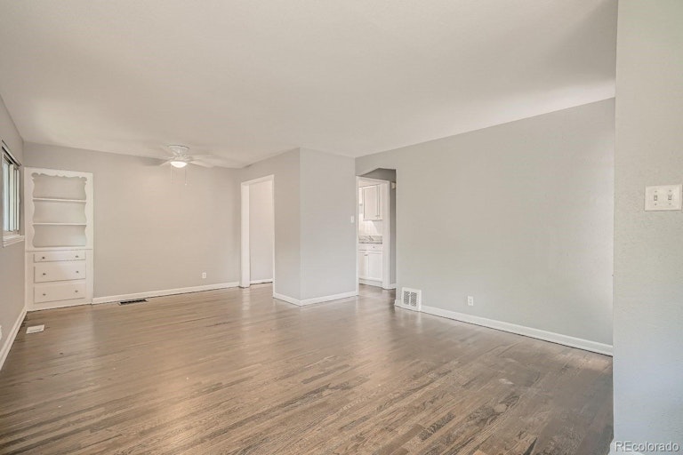 Photo 6 of 19 - 2300 Hanover St, Aurora, CO 80010
