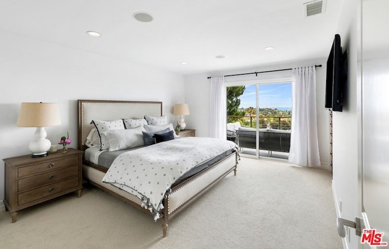 Photo 20 of 54 - 16656 Linda Ter, Pacific Palisades, CA 90272