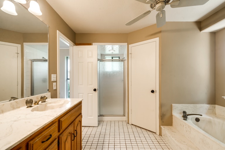 Photo 21 of 30 - 716 Greenway Dr, Coppell, TX 75019