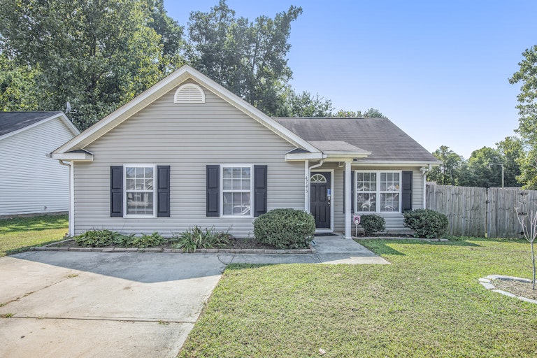 Photo 1 of 20 - 4745 Palm Breeze Ln, Charlotte, NC 28208