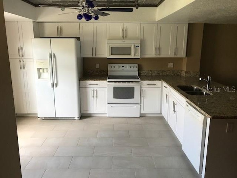Photo 9 of 22 - 737 Pinellas Bayway S #207, Saint Petersburg, FL 33715