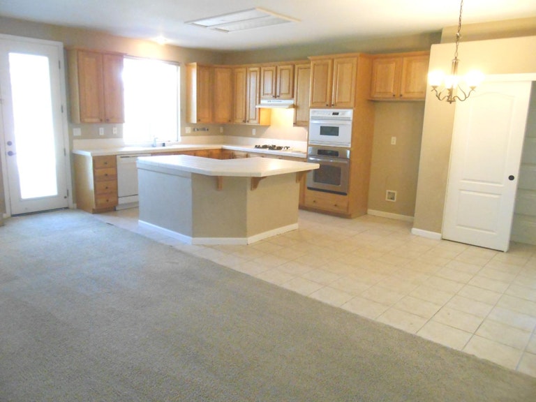 Photo 8 of 43 - 1515 Olympic Cir, Rocklin, CA 95765