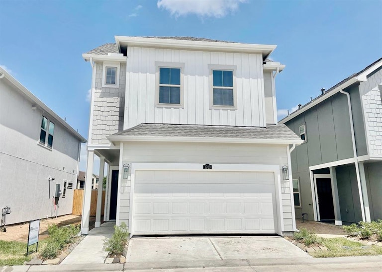 Photo 1 of 28 - 1913 Kirby Landing Dr, Houston, TX 77051