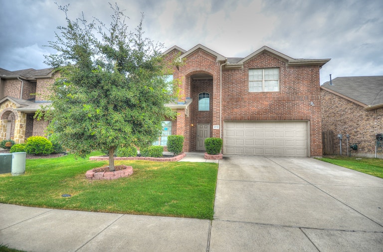 Photo 2 of 44 - 9713 Mulligan Dr, McKinney, TX 75072