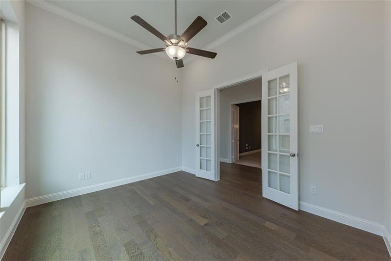 Photo 23 of 38 - 9442 Rockmount Dr, Dallas, TX 75243