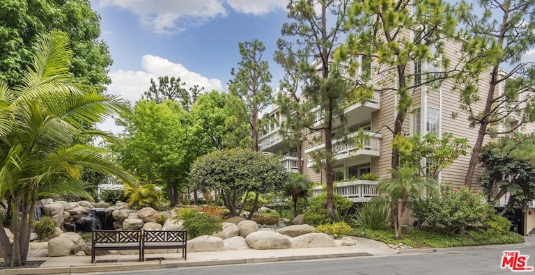 Photo 32 of 41 - 4342 Redwood Ave Unit C308, Marina Del Rey, CA 90292