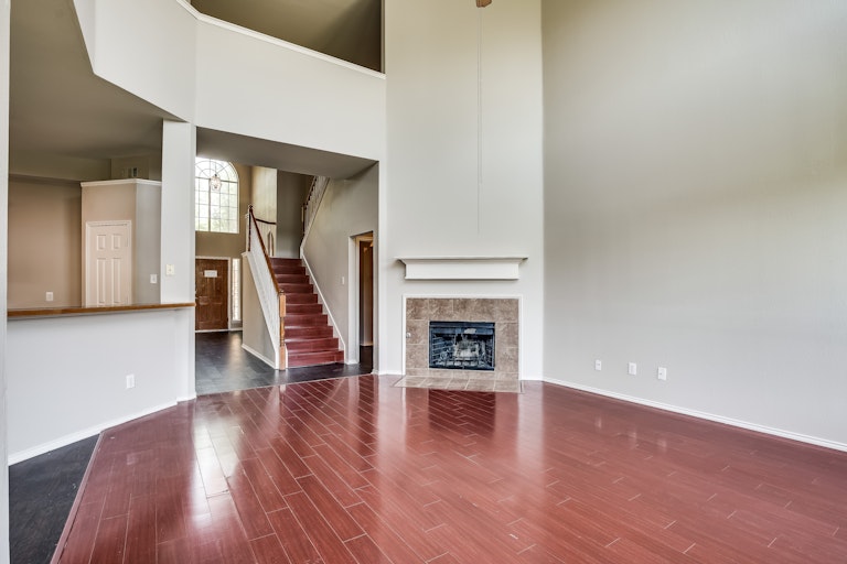 Photo 11 of 36 - 6400 Sidney Ln, McKinney, TX 75070