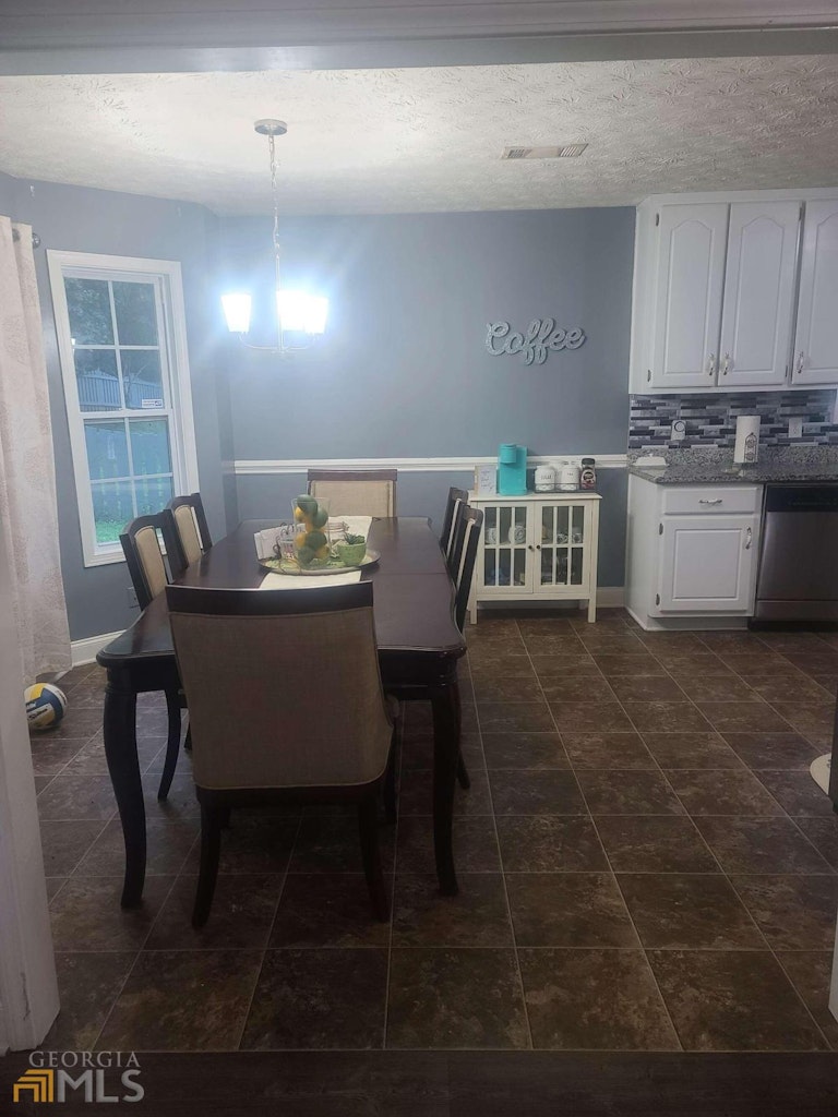Photo 6 of 20 - 418 Shenandoah Ct, Winder, GA 30680