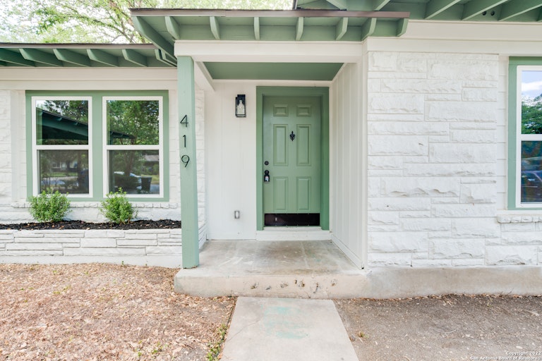 Photo 1 of 30 - 419 Dresden Dr, San Antonio, TX 78213