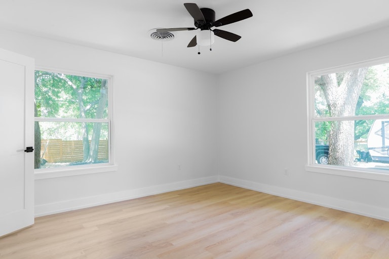 Photo 27 of 33 - 2300 Fair Oaks Dr, Austin, TX 78745