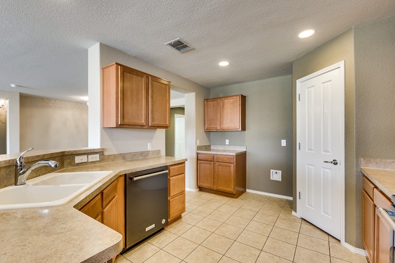 Photo 12 of 27 - 15832 Mirasol Dr, Fort Worth, TX 76177