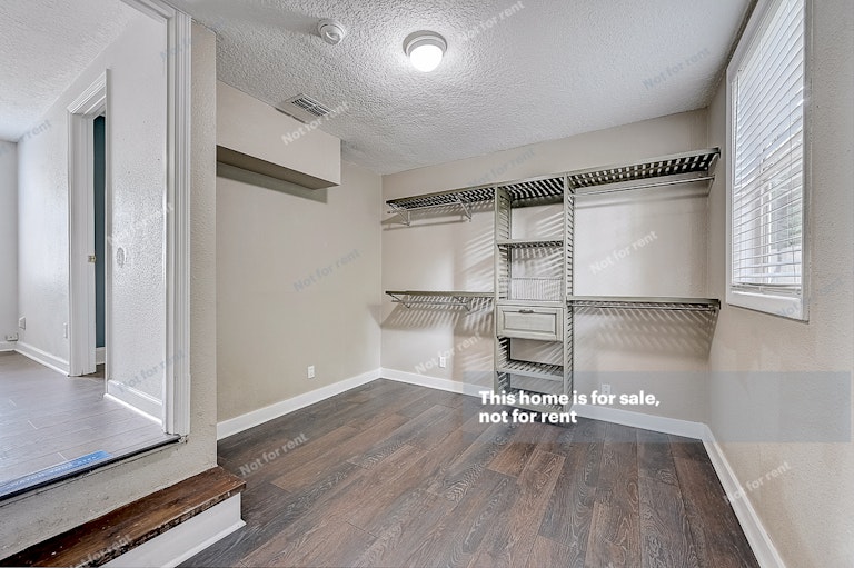 Photo 23 of 28 - 2408 Ridgewood Rd, Jacksonville, FL 32207