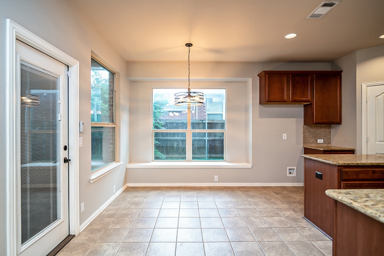 Photo 10 of 36 - 9113 Windsor Dr, Little Elm, TX 75068