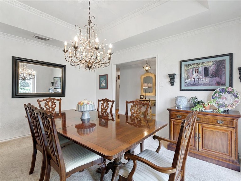 Photo 6 of 40 - 5601 Oakmont Ln, Fort Worth, TX 76112
