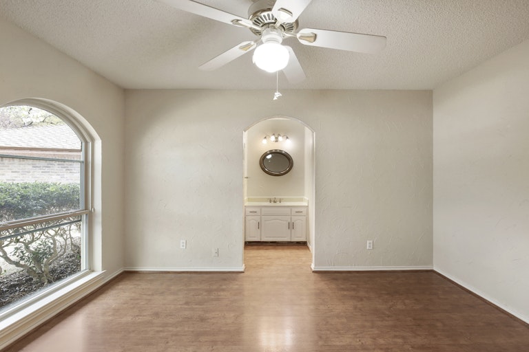 Photo 20 of 25 - 4651 Blue Sage Ct, Fort Worth, TX 76132