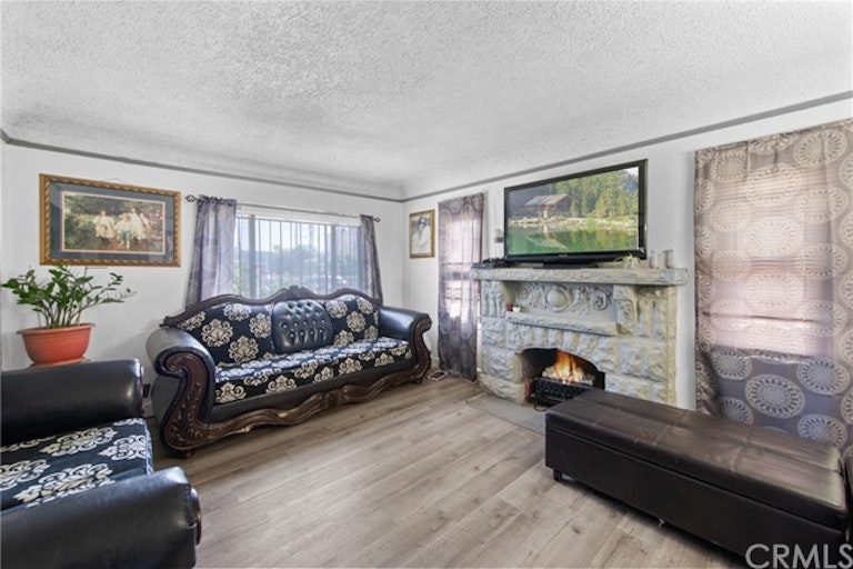 Photo 12 of 30 - 1123 E 80th St, Los Angeles, CA 90001