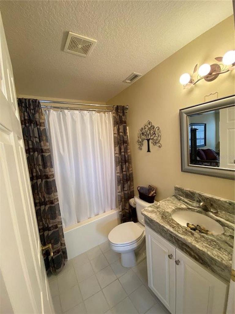 Photo 13 of 17 - 510 Baytree Blvd, Tavares, FL 32778