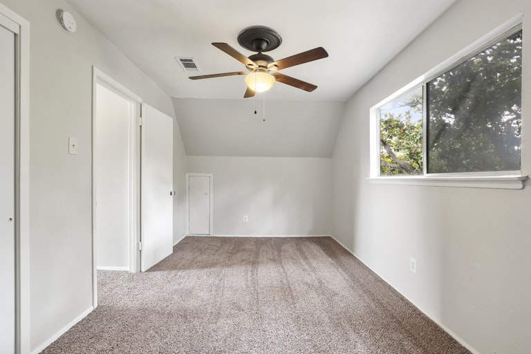 Photo 22 of 25 - 309 Jasmine Ct, Burleson, TX 76028