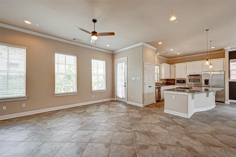 Photo 14 of 38 - 2 Olmstead Row, Spring, TX 77380
