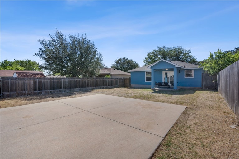 Photo 30 of 34 - 125 Segovia Way, Pflugerville, TX 78660