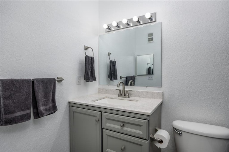 Photo 24 of 35 - 850 S Tamiami Trl #522, Sarasota, FL 34236