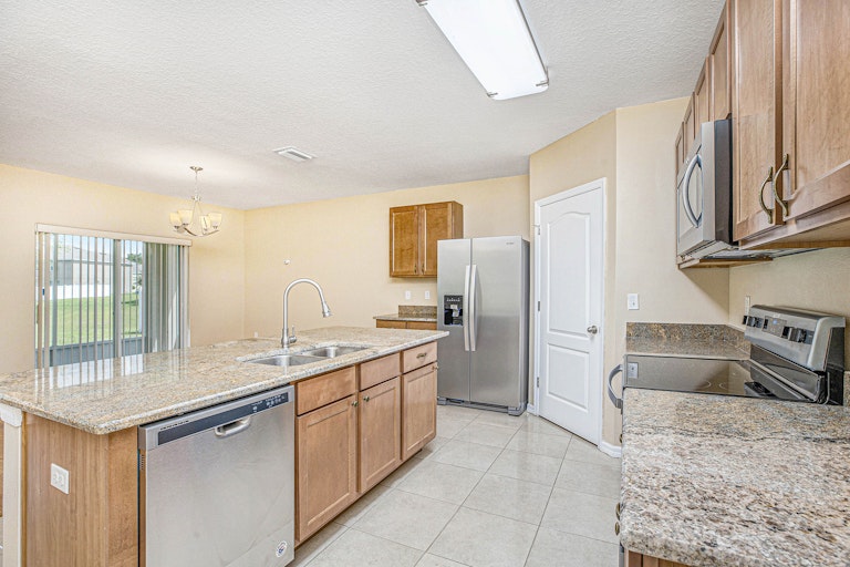 Photo 4 of 17 - 3999 Bramblewood Loop, Spring Hill, FL 34609