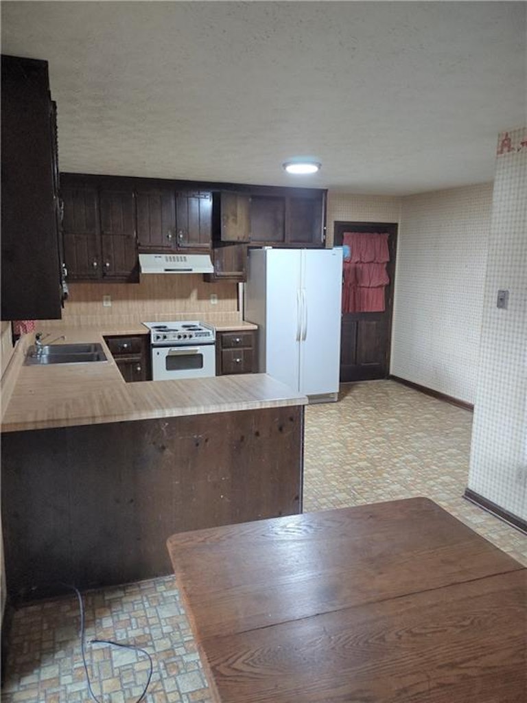 Photo 7 of 27 - 2416 Renny Ct, Marietta, GA 30066